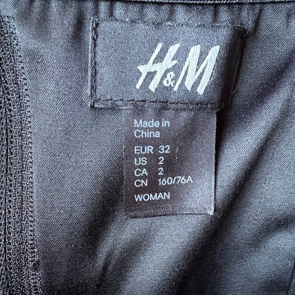 H&M Black Pleated Sweetheart Cocktail Dress - Picture 8 of 9